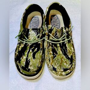 Hey Dude Green Moccasins Slip-On Comfort Boy size 6